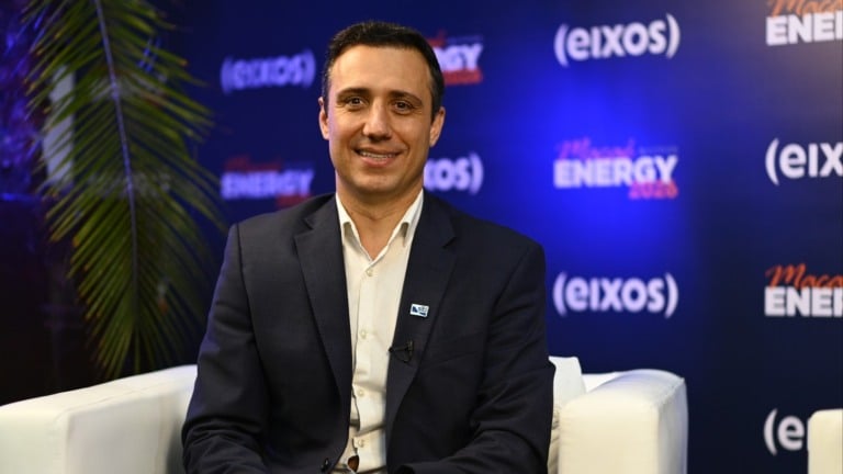 Thomas Filiponi, diretor-geral da SLB no Brasil, fala ao estúdio eixos durante a Macaé Energy 2026, em 17 de março (Foto Bruno de Lima/agência eixos)