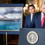 Petr&oacute;leo fecha dia em alta, encerrando semana de disparada com guerra e passagem por Ormuz