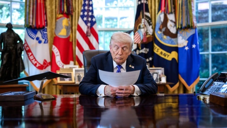 Petróleo fecha em queda, de olho em crise no Oriente Médio e reabertura do Estreito de Ormuz