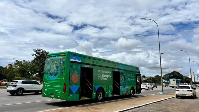 Ônibus a hidrogênio verde será utilizado no roteiro turístico cívico chamado Rota Monumental (Foto Nayara Machado/eixos)