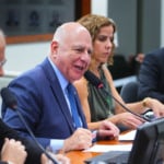 14/10/2025 - Na Comiss&atilde;o Especial sobre Transi&ccedil;&atilde;o Energ&eacute;tica e Produ&ccedil;&atilde;o de Hidrog&ecirc;nio Verde, o deputado Arnaldo Jardim participa do Semin&aacute;rio Pol&iacute;tica Nacional de Minerais Cr&iacute;ticos e Estrat&eacute;gicos (PL 2780/2024). Foto: Pablo Valadares/C&acirc;mara dos Deputados