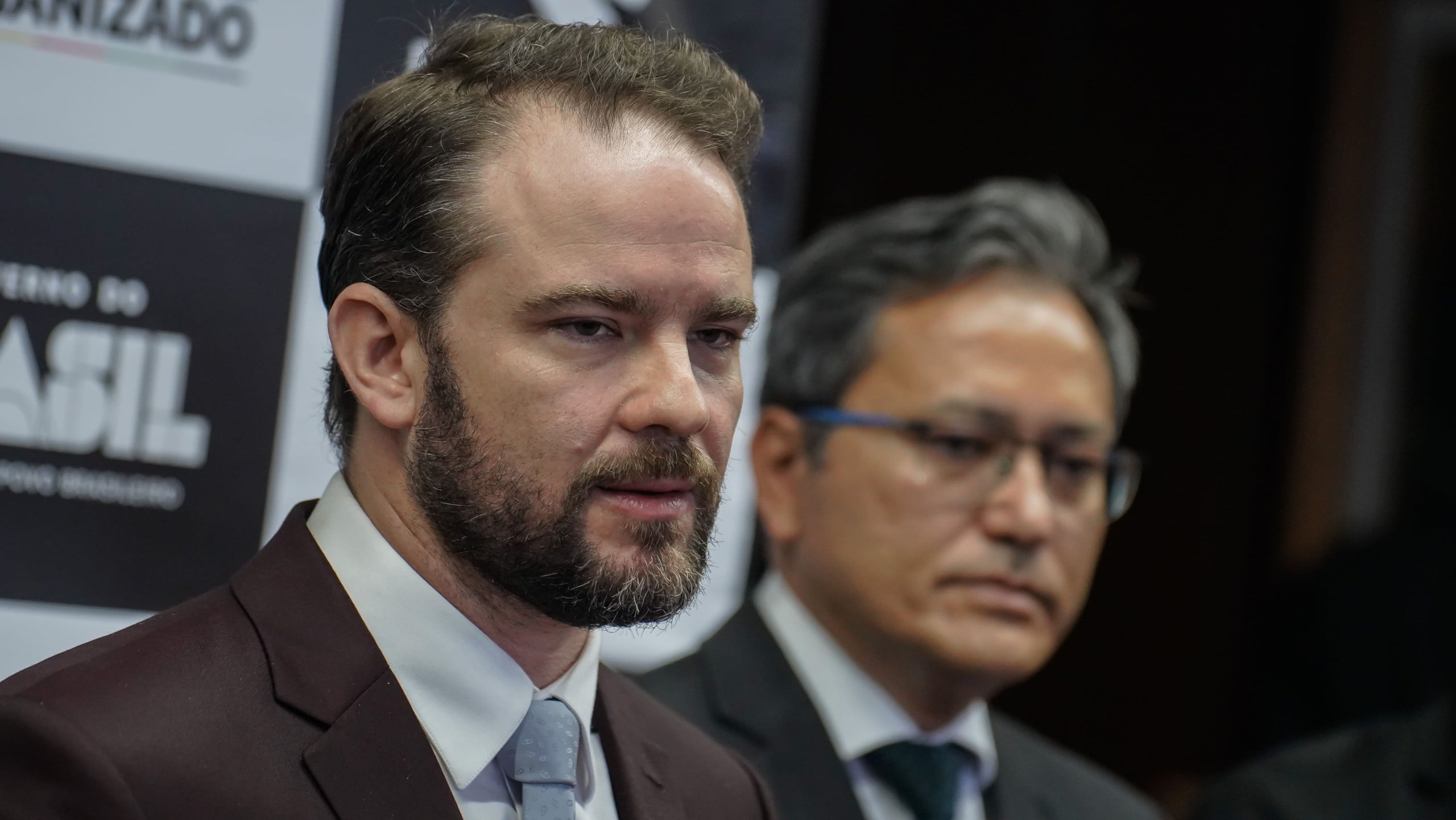 Dario Durigan anuncia a cooperação mútua entre a Receita Federal e a agência de fronteiras dos EUA, para o combate ao crime transnacional, em 10 de abril de 2026 (Foto Rafa Neddermeyer/Agência Brasil)