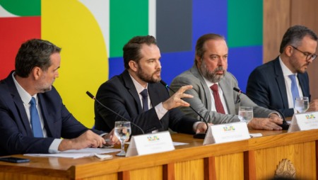 Ministros do governo lula durante coletiva à imprensa sobre a MP do Diesel, em 6 de abril de 2026 (Foto Washington Costa/MF) Ministros do governo lula durante coletiva à imprensa sobre a MP do Diesel, em 6 de abril de 2026 (Foto Washington Costa/MF)