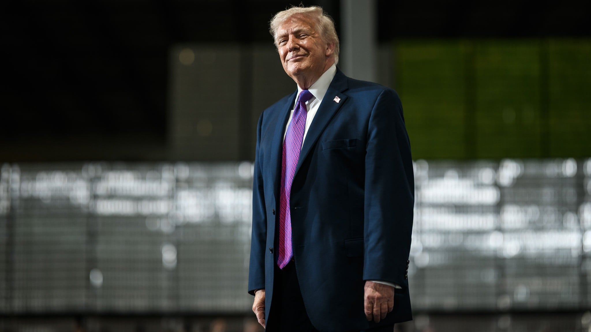 Petróleo fecha em queda com esperança de negociações após Trump recuar de novo ataque ao Irã