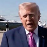 Donald Trump embarca no Air Force One em Washington (D.C.), em 10 de abril de 2026 (Foto Casa Branca)