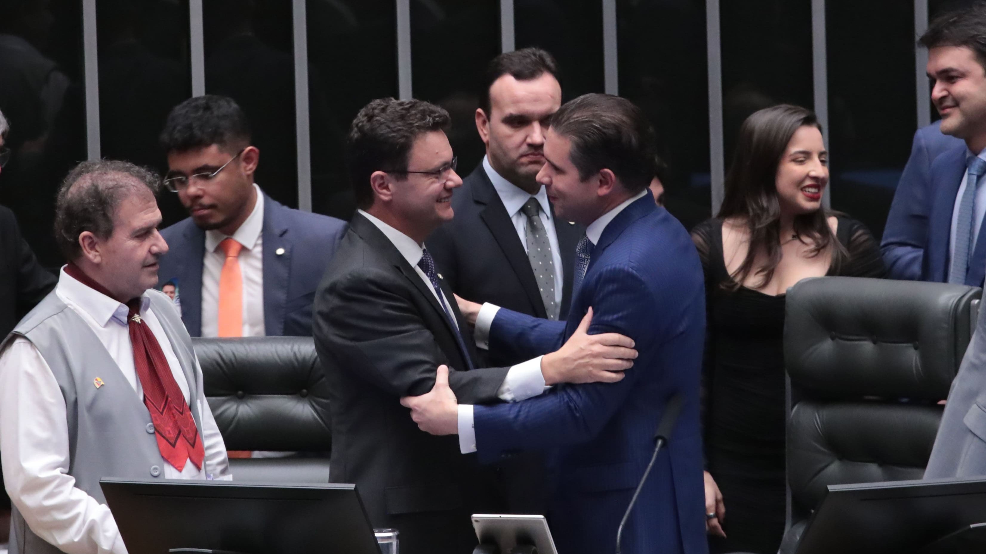 Câmara elege Odair Cunha para TCU em derrota de Flávio Bolsonaro