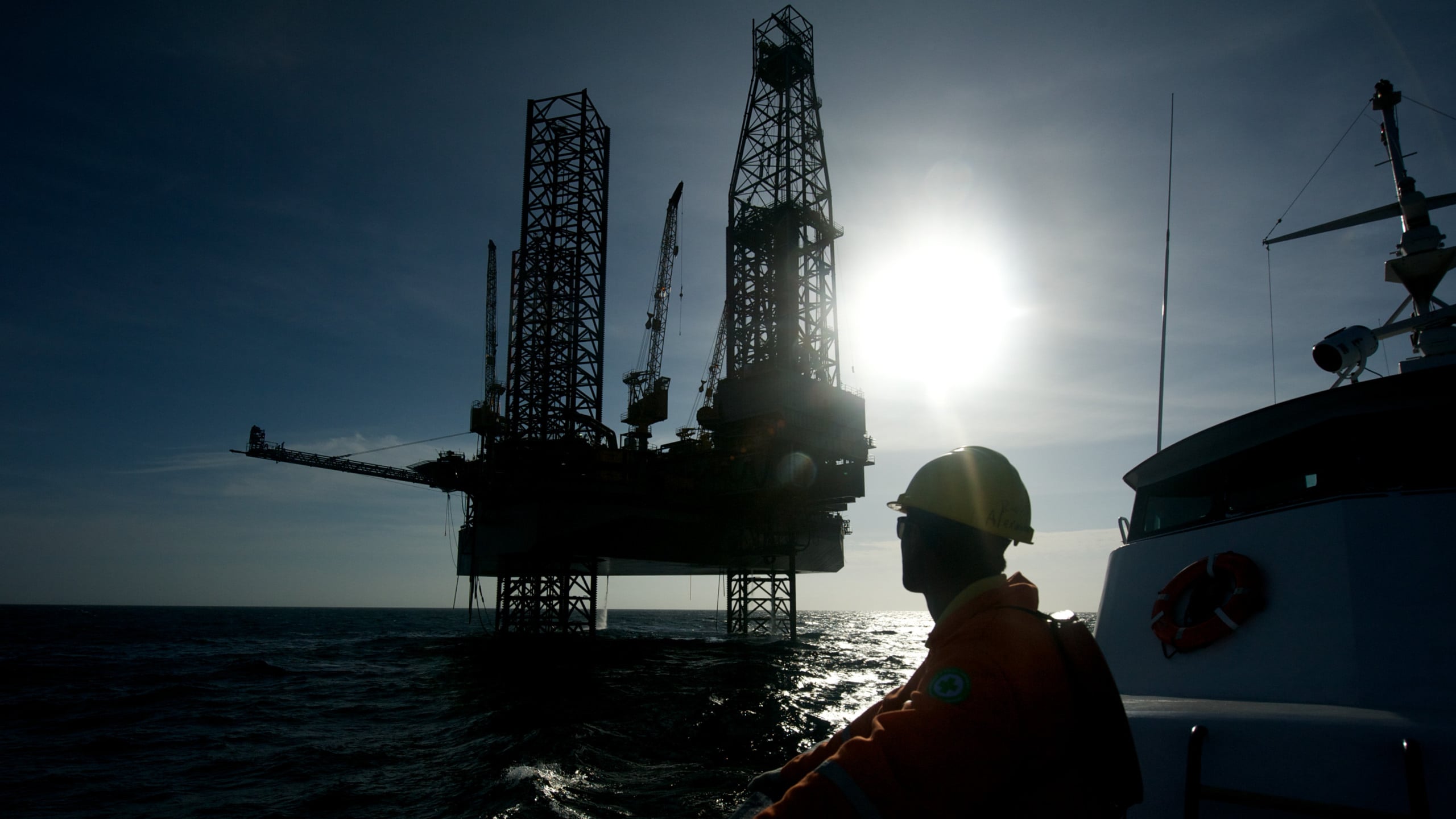 Petróleo sobe com sinais sobre negociações EUA e Irã