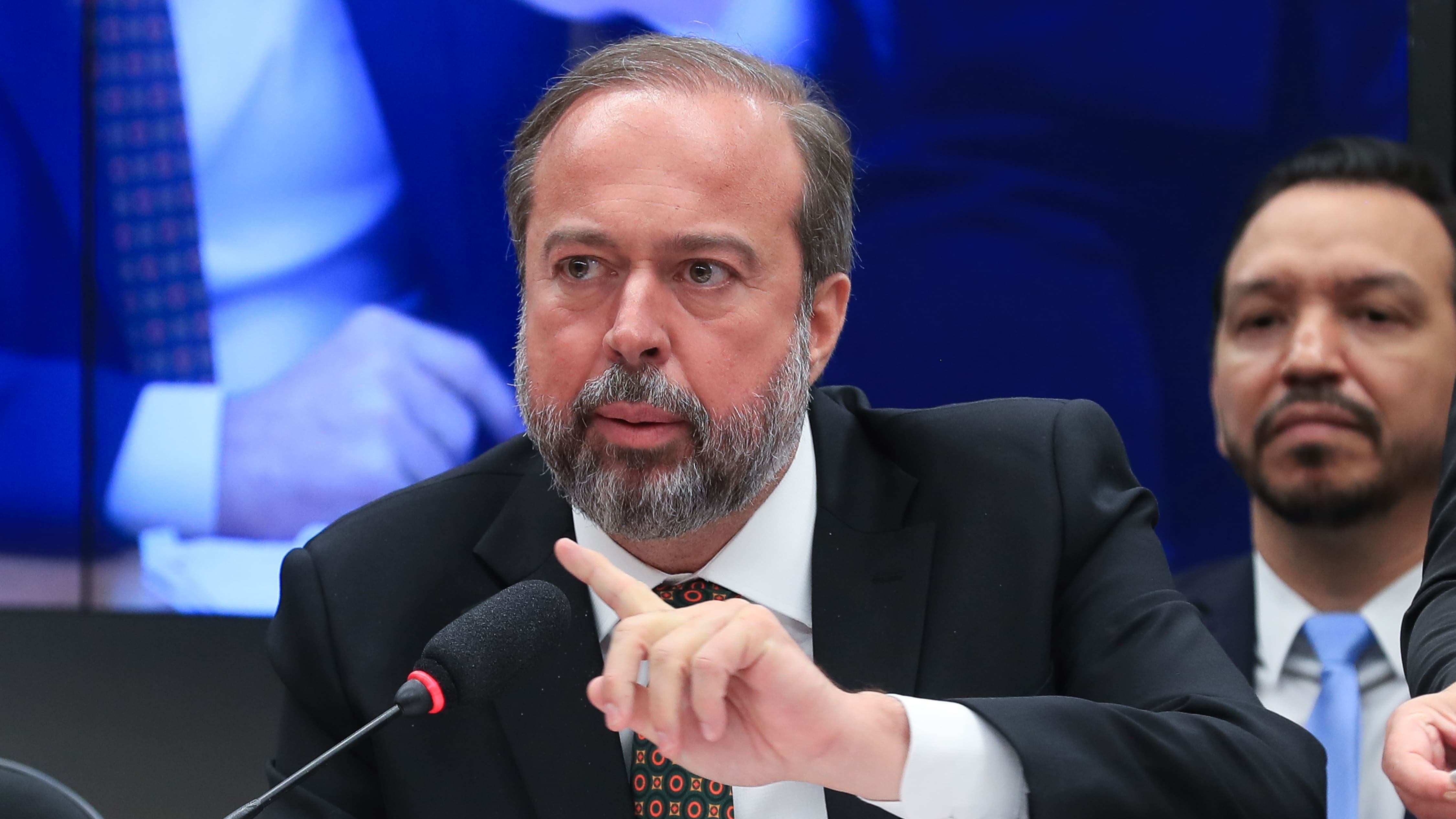 Silveira: governo pode precisar de outros caminhos para manter subsídios à gasolina e ao diesel