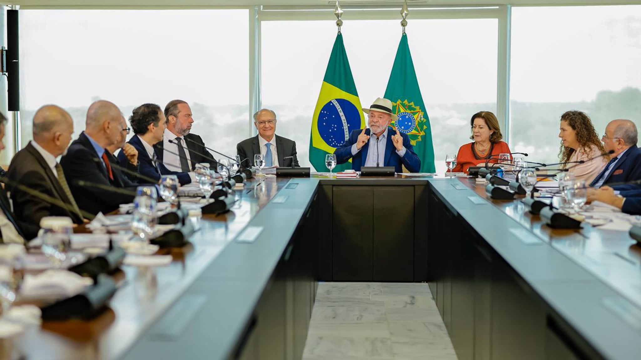 Lula pauta minerais críticos, data centers cobram alinhamento e ANP facilita biodiesel voluntário