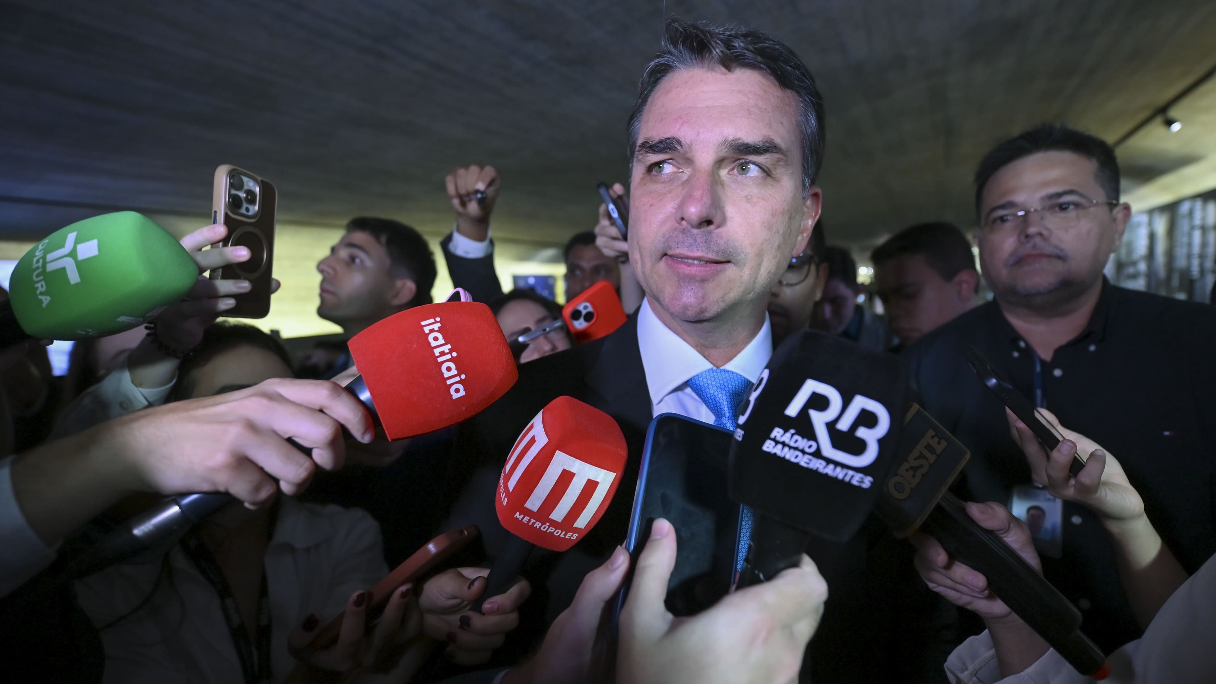 Plano de Flávio Bolsonaro abraça espólio petista – incluindo agenda do gás, ignorada por Lula