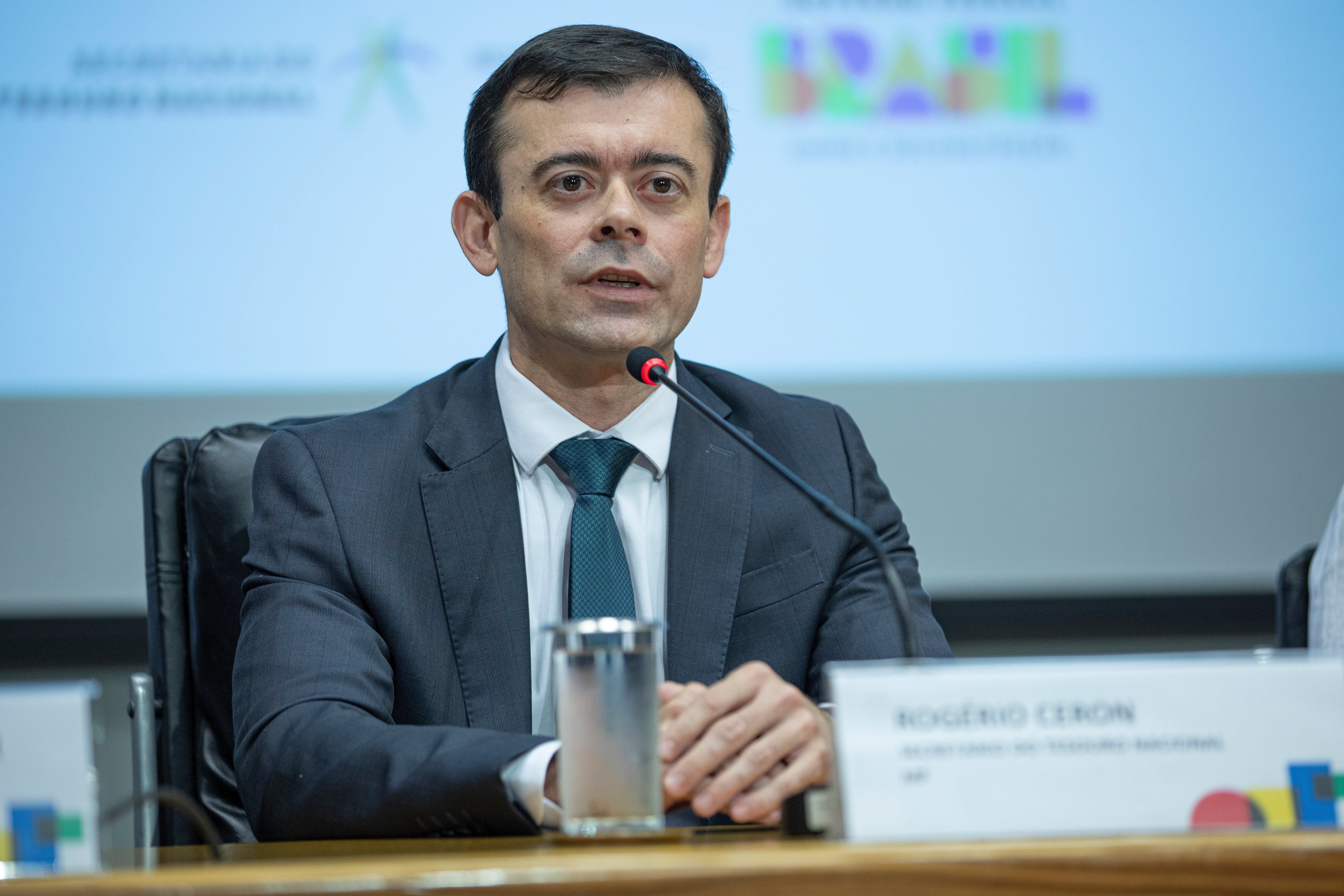 Ceron: Não dá para comparar preço do barril há um tempo, no começo da Guerra no Irã, e agora
