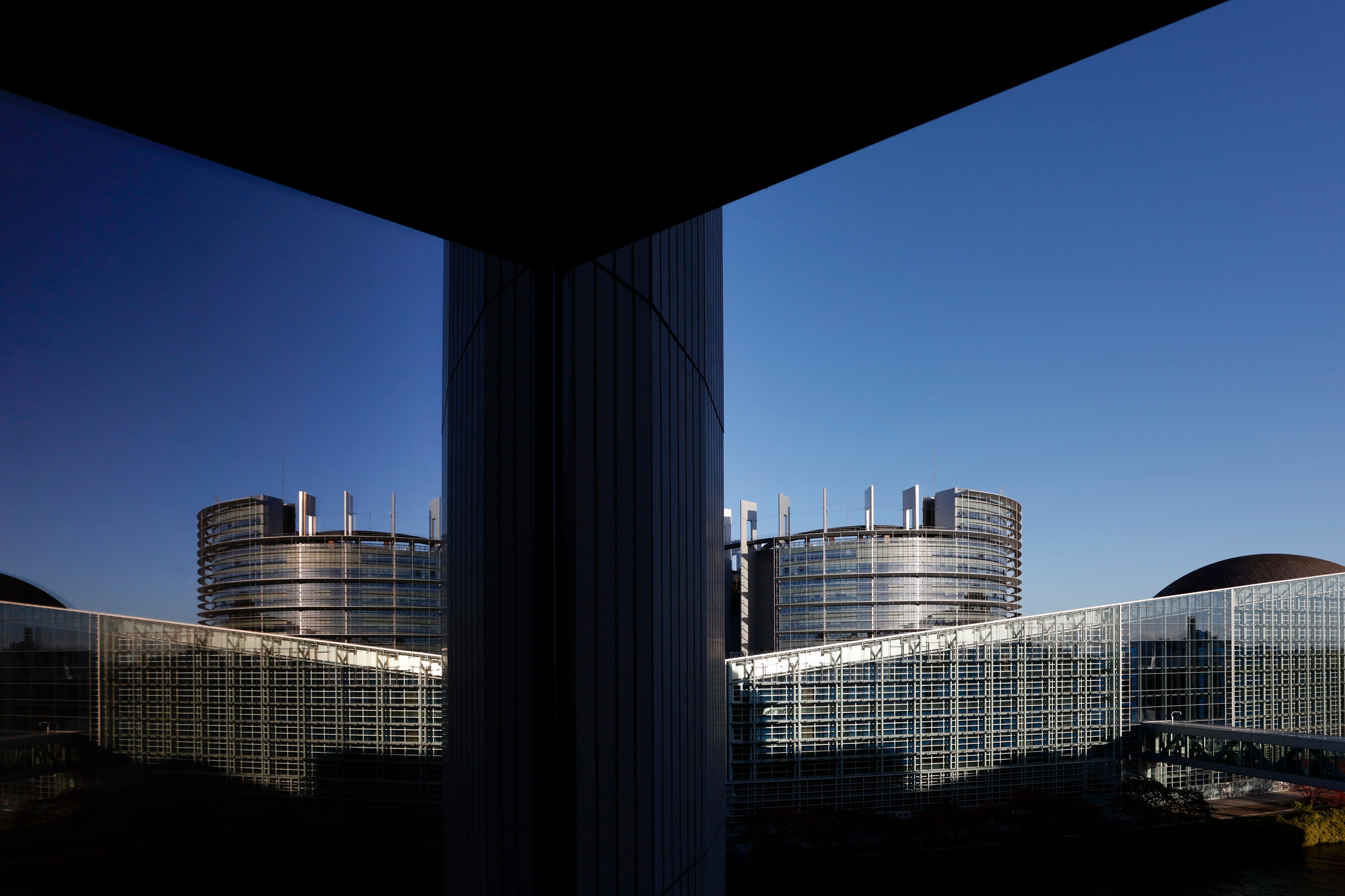 Parlamento Europeu adia por três anos regras sobre metano de petróleo importado